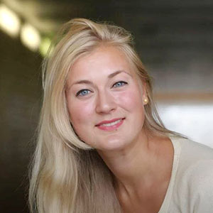 online-yoga-academy_meridian-yoga-teacher-wibke